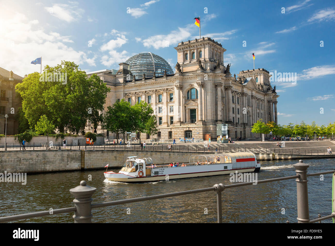 L'Europe, Allemagne, Berlin, une excursion en bateau sur la rivière Spree Banque D'Images
