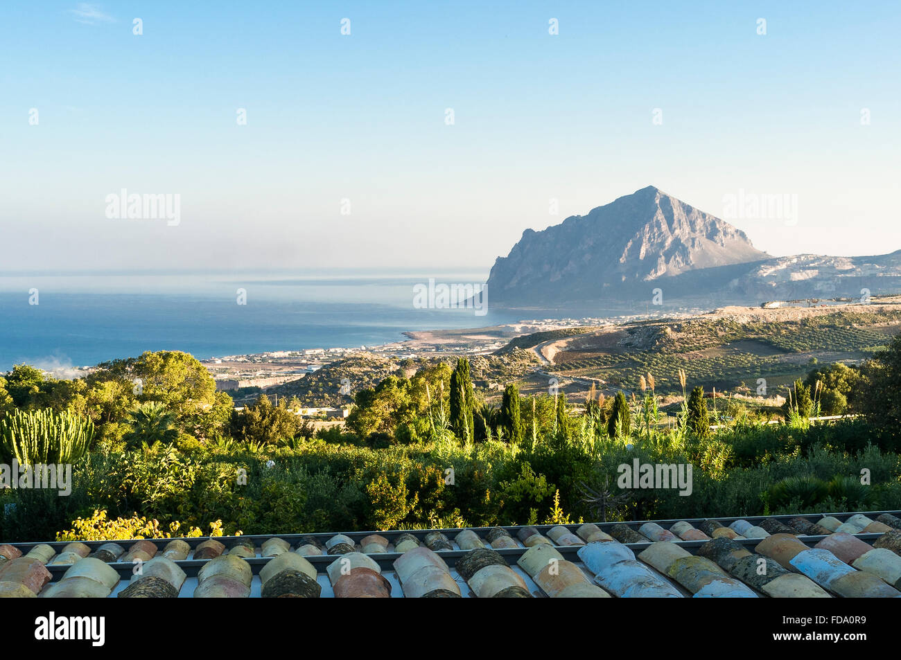 Vue côtière de la Méditerranée et de la plage près de Palerme, Sicile, Italie Banque D'Images