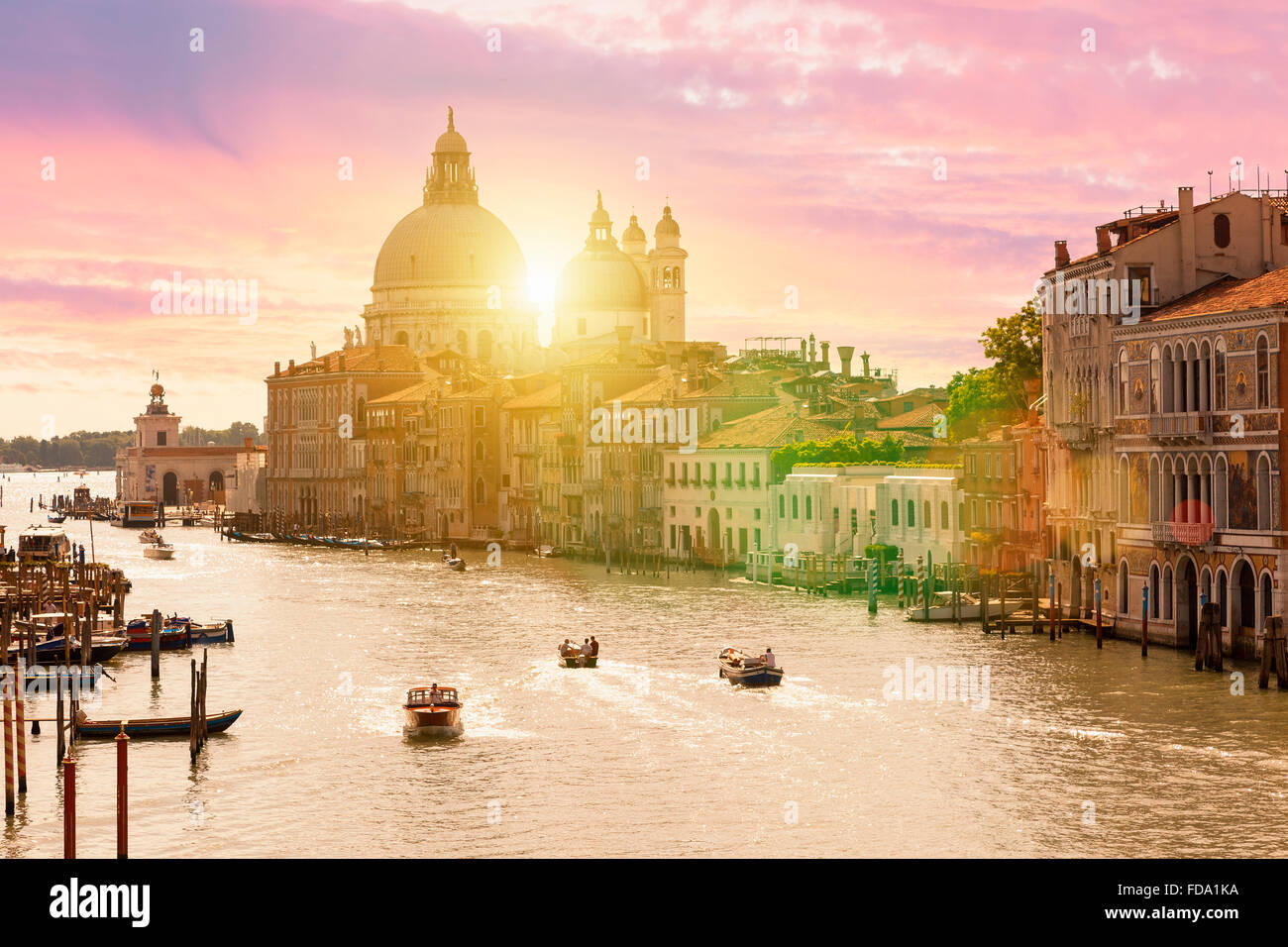 Venise, le lever du soleil sur le Grand Canal. Banque D'Images