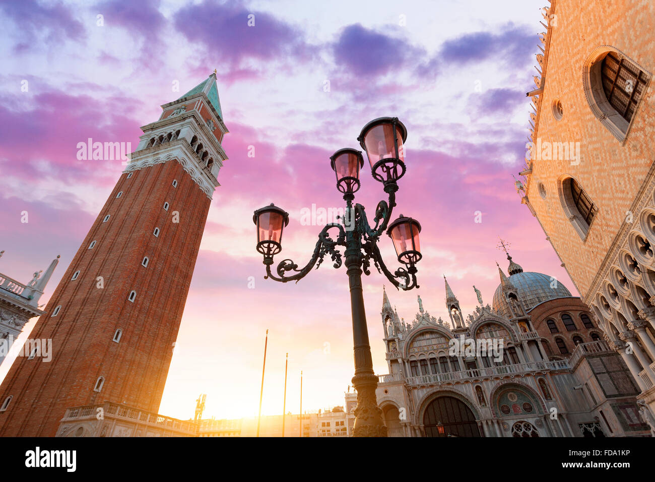 Italie, Venise Piazza San Marco au coucher du soleil Banque D'Images