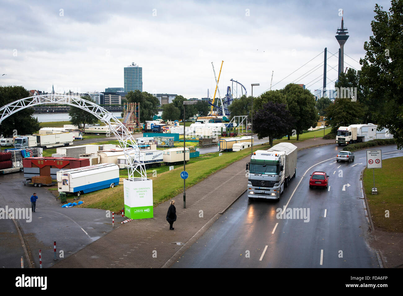 DEU, Allemagne, Düsseldorf, démontage de la fête foraine sur les rives du Rhin dans le quartier Oberkassel. DEU, De Banque D'Images