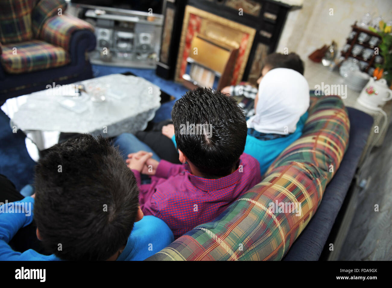 Une famille de réfugiés syriens secourus par l'ONU et qui vit maintenant à Bradford. Banque D'Images