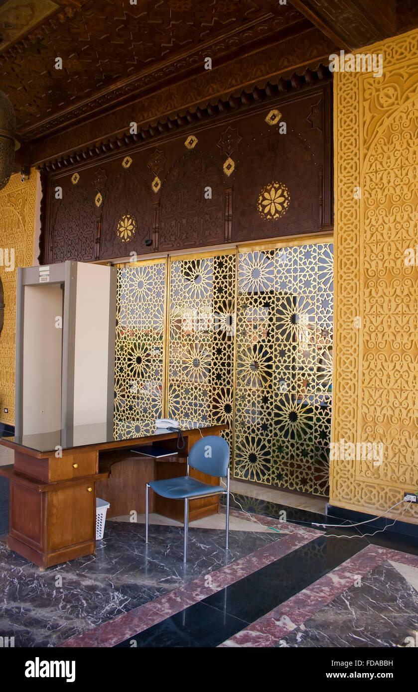 Bureau de sécurité vide à l'entrée de l'hôtel Banque D'Images