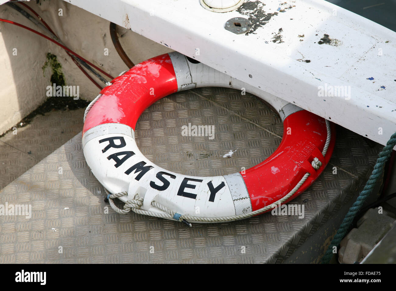 Anneau de vie sur le bateau dans le port, Ramsey, Ile de Man Banque D'Images