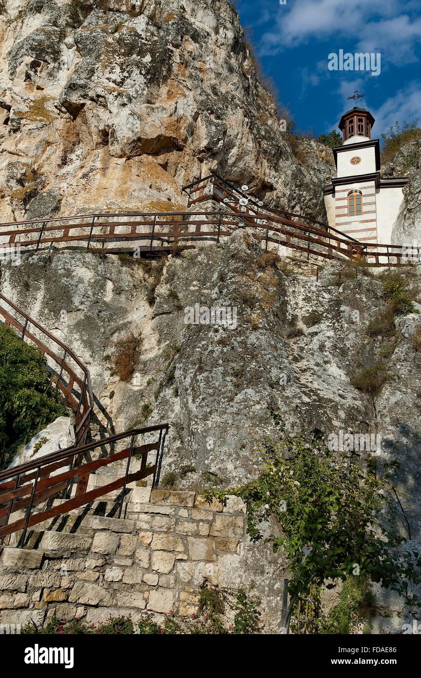 Le monastère rock 'St Dimitrii de Basarbovo", la Bulgarie. Dôme de l'église. Petit rock church.trouve dans la pittoresque vallée Banque D'Images