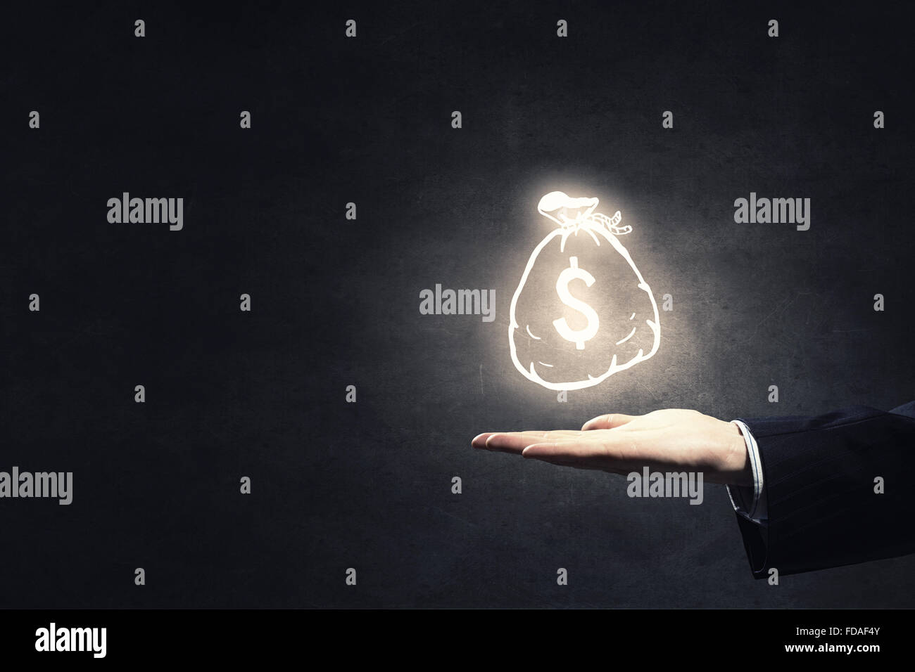 Close up of human hand holding symbole du dollar Banque D'Images