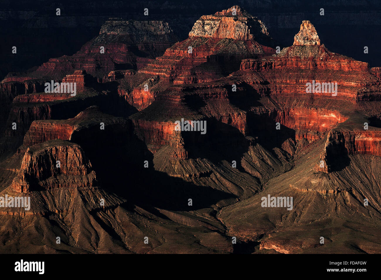 Formations rocheuses dans la lumière du soir, vue de South Rim Trail, le Parc National du Grand Canyon, Arizona, USA Banque D'Images