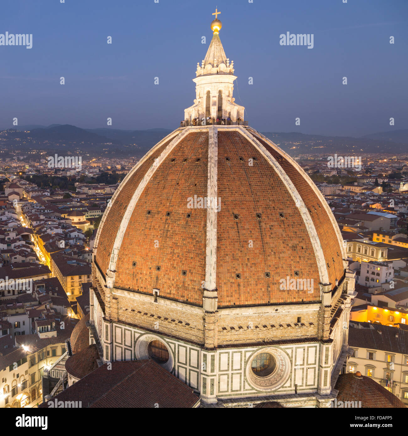 La cathédrale de Florence, avec dôme centre historique au crépuscule, Florence, Toscane, Italie Banque D'Images