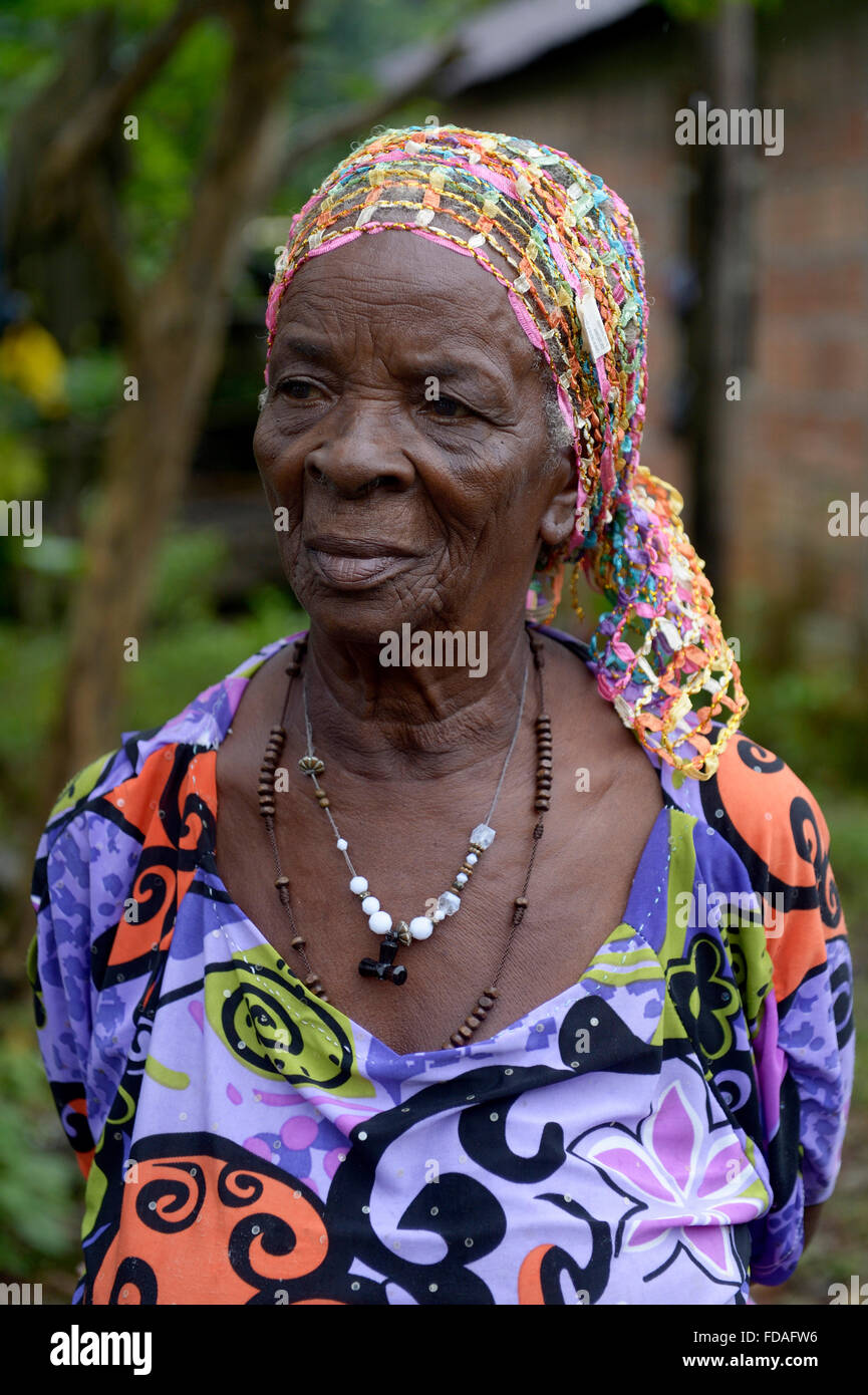 Portrait de vieille femme, guérisseur traditionnel, afro-colombienne village de Playa Bonita sur la rivière Rio Andagueda, département de Chocó Banque D'Images