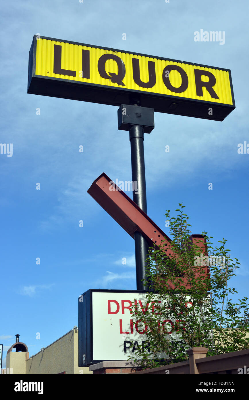 Liquor Store signe, Grand Avenue, Laramie, Wyoming, USA Banque D'Images