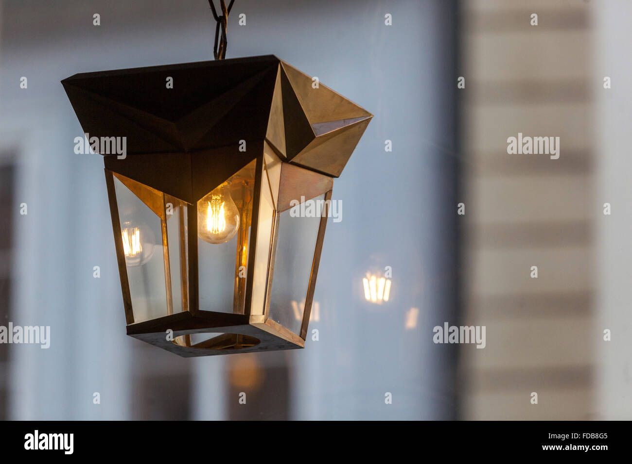 Lampe cubiste de Prague dans le Grand Café Orient restaurant intérieur, de l'Old Town Prague République tchèque le cubisme Banque D'Images