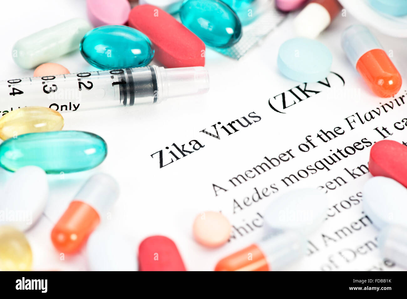 Zika virus concept photo avec les seringues et les médicaments. Banque D'Images