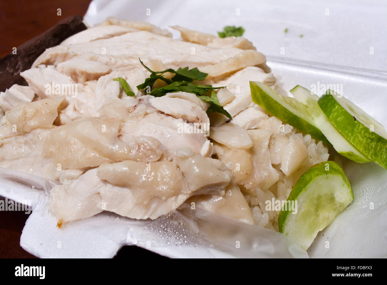 Riz au poulet Hainanese dans la boîte en polystyrène Banque D'Images