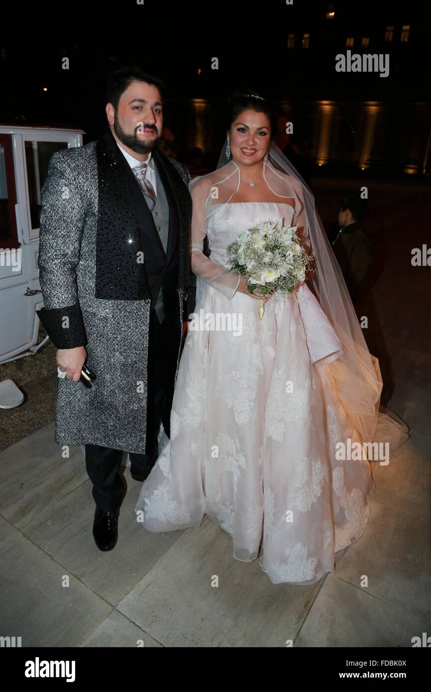 Mariage de Anna Netrebko et Yusif Eyvazov avec : Anna Netrebko, Yusif Eyvazov Où : Vienne, Autriche Quand : 29 déc 2015 Banque D'Images