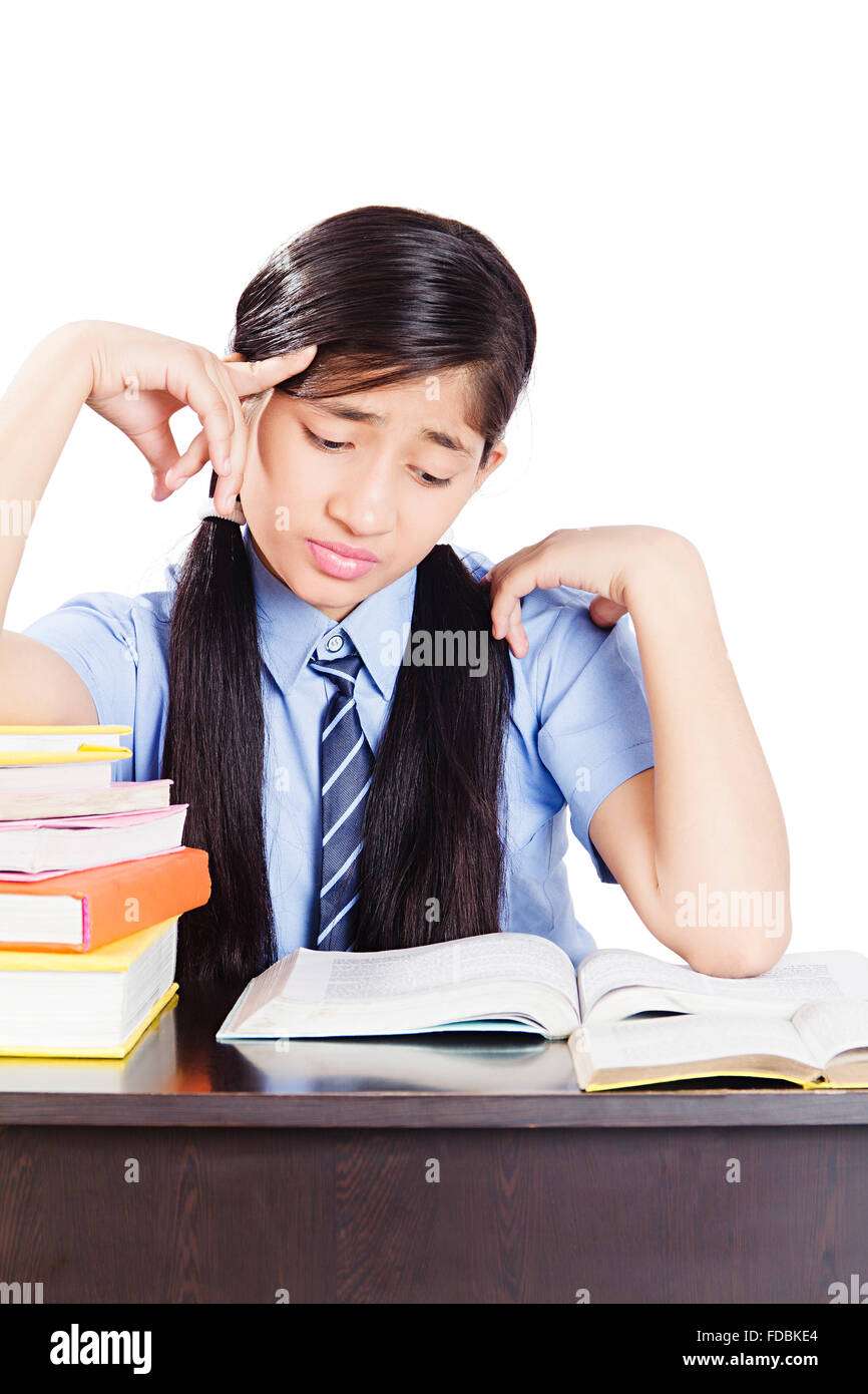 1 jeunes adolescentes School Student Reading Book Problèmes d'examen Banque D'Images