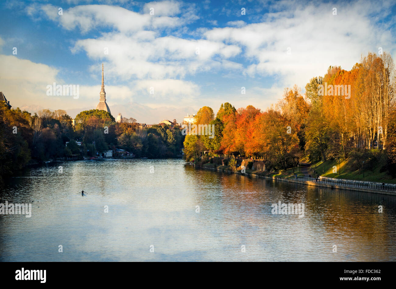 Turin (Torino), panorama sur le fleuve Po et Mole Antonelliana Banque D'Images