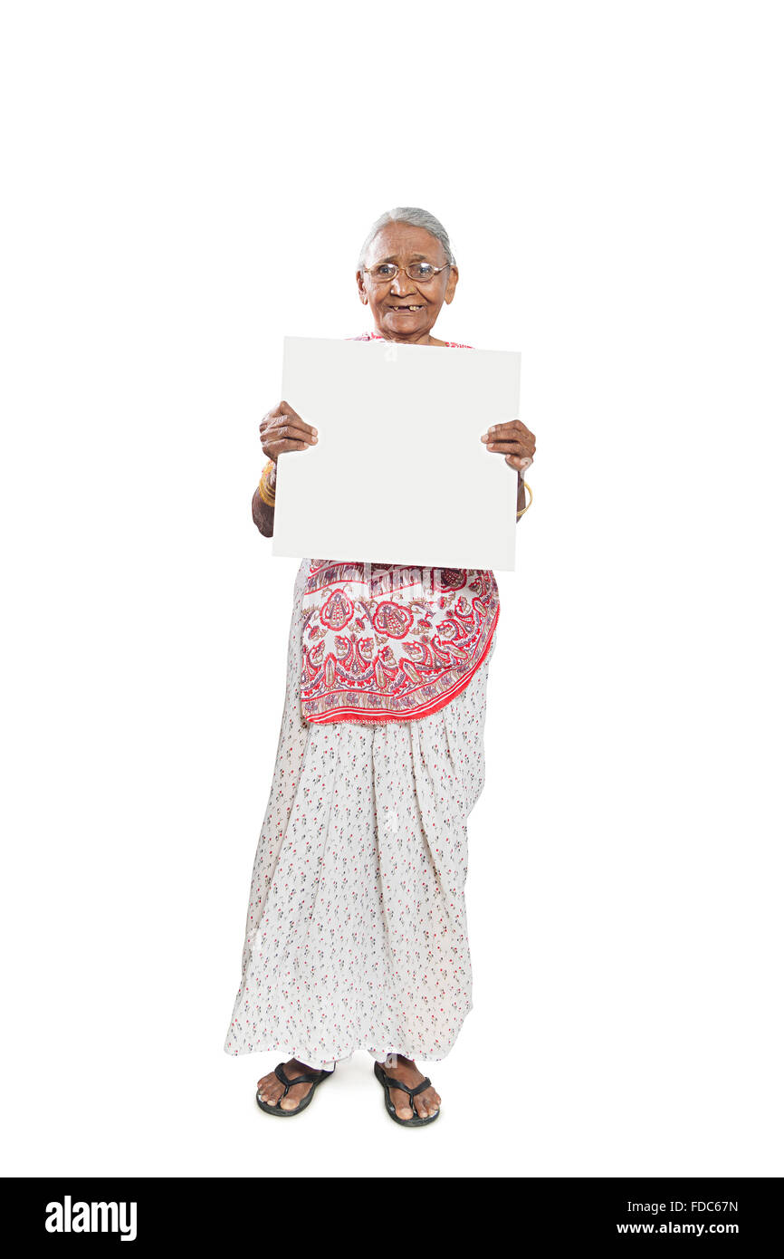 1 Senior Femme Debout Retraite Message Board montrant Banque D'Images