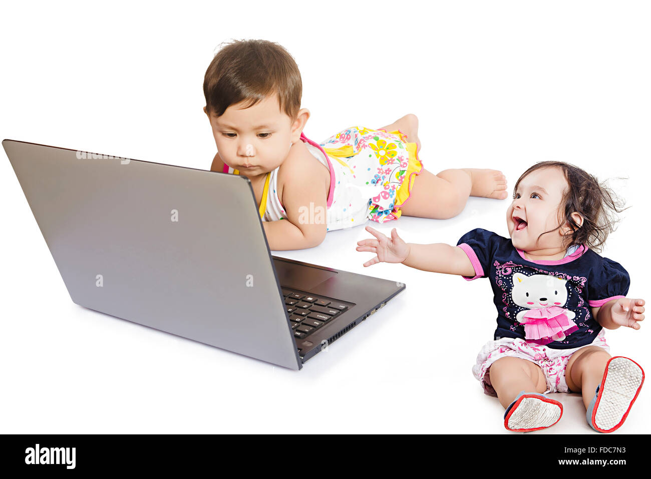 2 personnes enfants bébés filles seulement amis l'éducation pour ordinateur portable Banque D'Images