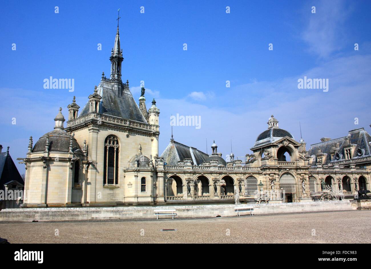 Petit château de Chantilly à la périphérie de Paris. France Banque D'Images