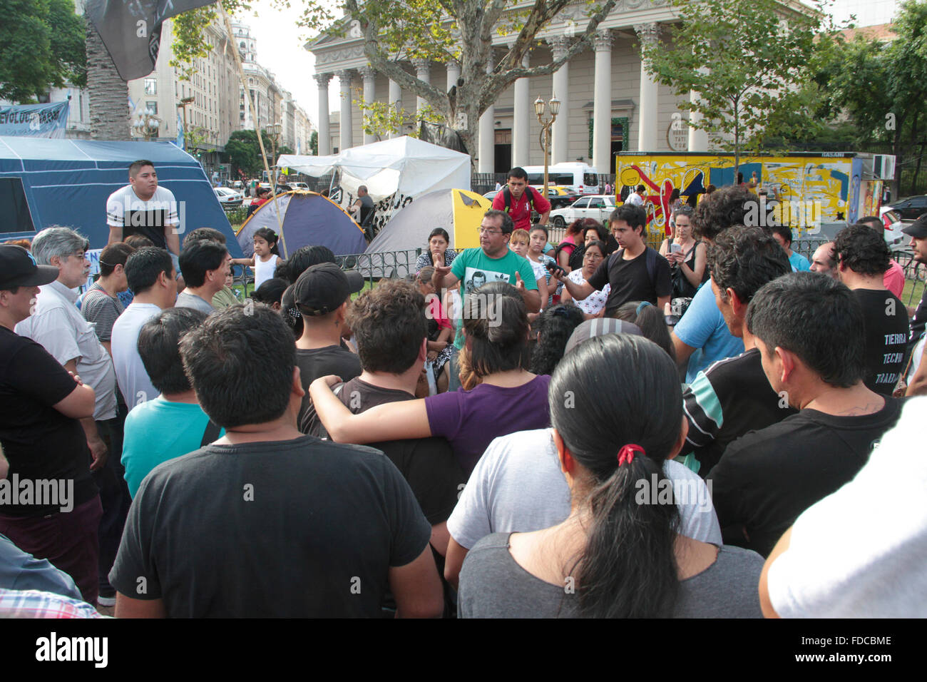 Buenos Aires, Argentine. 29 janvier, 2016. Les gens camping à Plaza de Mayo en face de Casa Rosada prétendant pour libre de militant social Milagro Sala détenu à Jujuy. Crédit : J. Beremblum Néstor/Alamy Live News Banque D'Images
