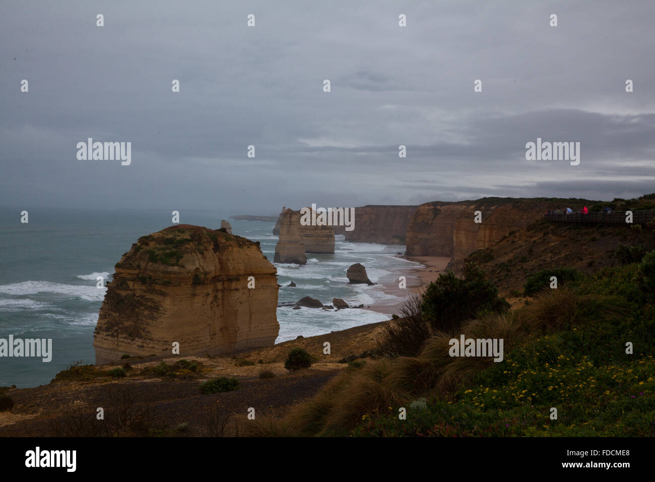 Australie Melbourne Great Ocean Road douze apôtres sur un jour nuageux et pluvieux Banque D'Images