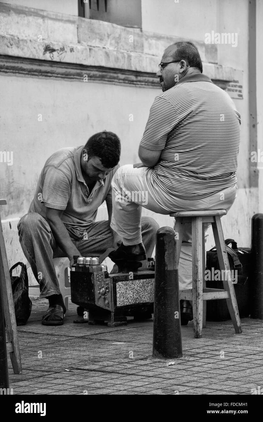 ISTANBUL - SEPT 8 : service de cireur professionnel non identifié à Istanbul, Turquie, le 8 septembre, 2009 Banque D'Images