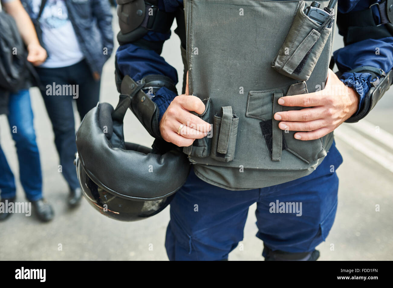 Les forces de police spéciales cordon à la manifestation, le blocage de la rue Banque D'Images