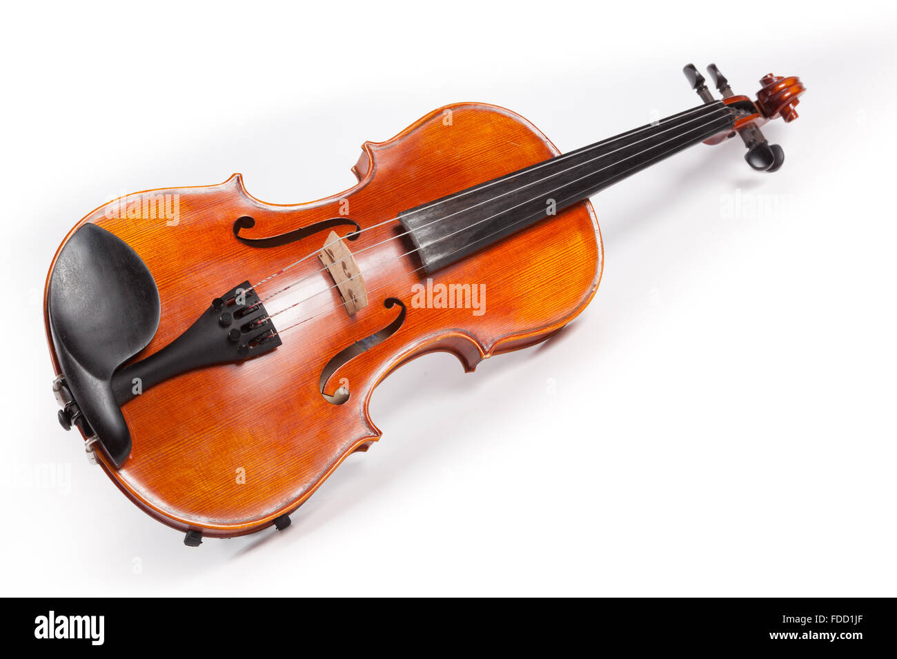 Violin in front of white background, isolé. Banque D'Images