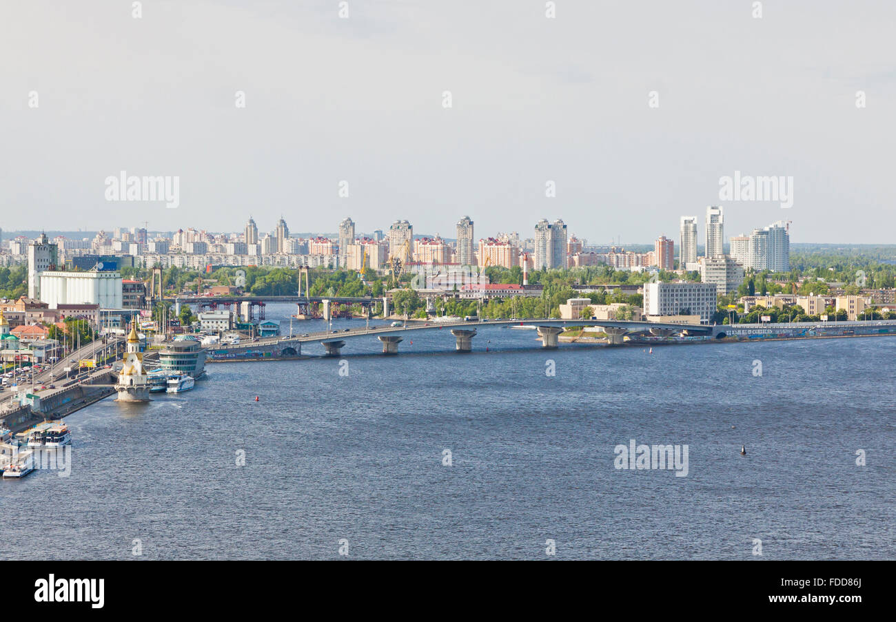 Vue d'été de Dniepr et ville de Kiev, Ukraine Banque D'Images