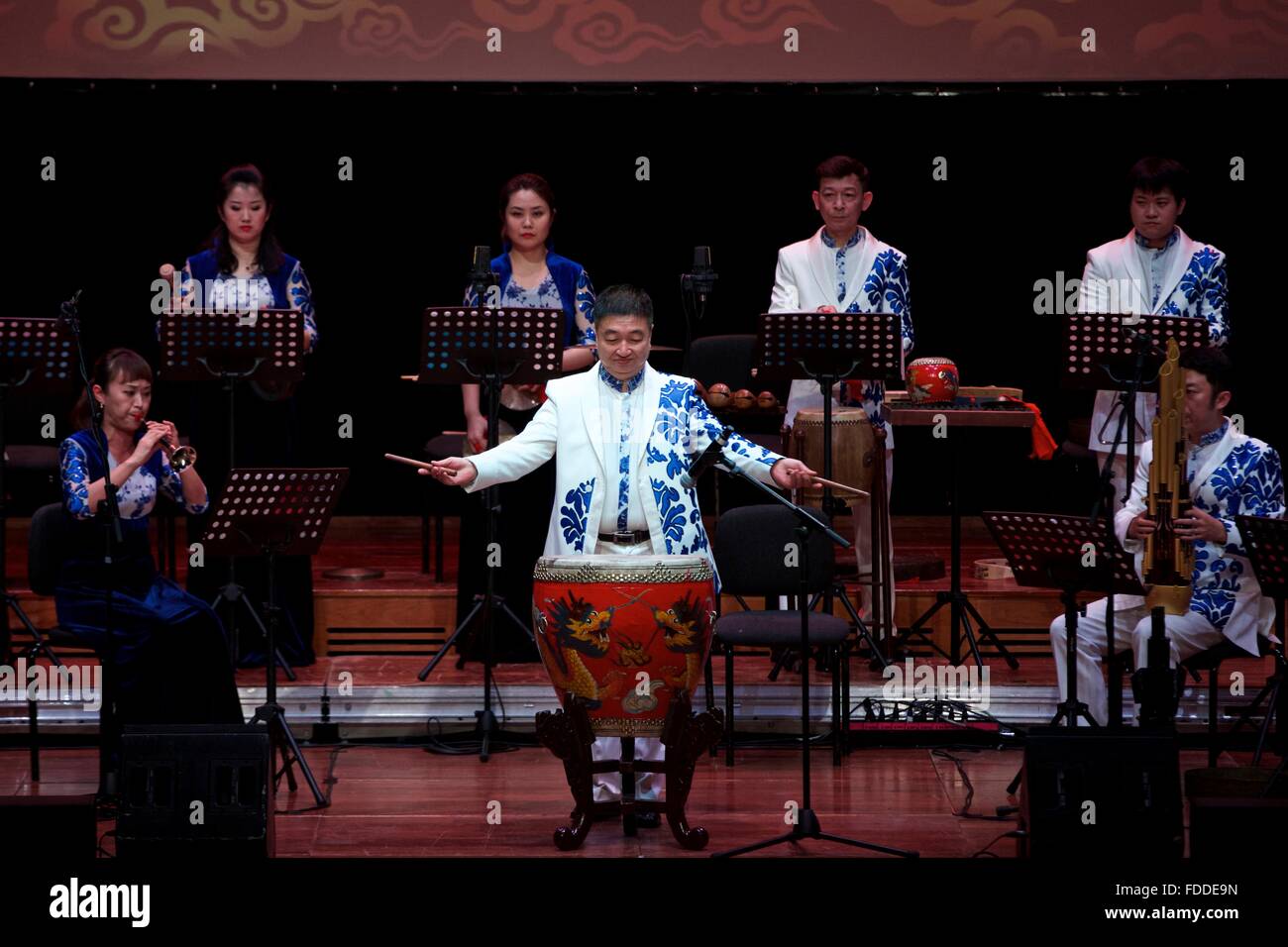 Rome, Italie. Jan 30, 2016. Les membres de l'Orchestre National de Guangdong effectuer dans un concert à Rome, Italie, le 30 janvier 2016. Le Concert pour la Nouvelle Année lunaire chinoise du singe était tenue à Rome le samedi. © Jin Yu/Xinhua/Alamy Live News Banque D'Images