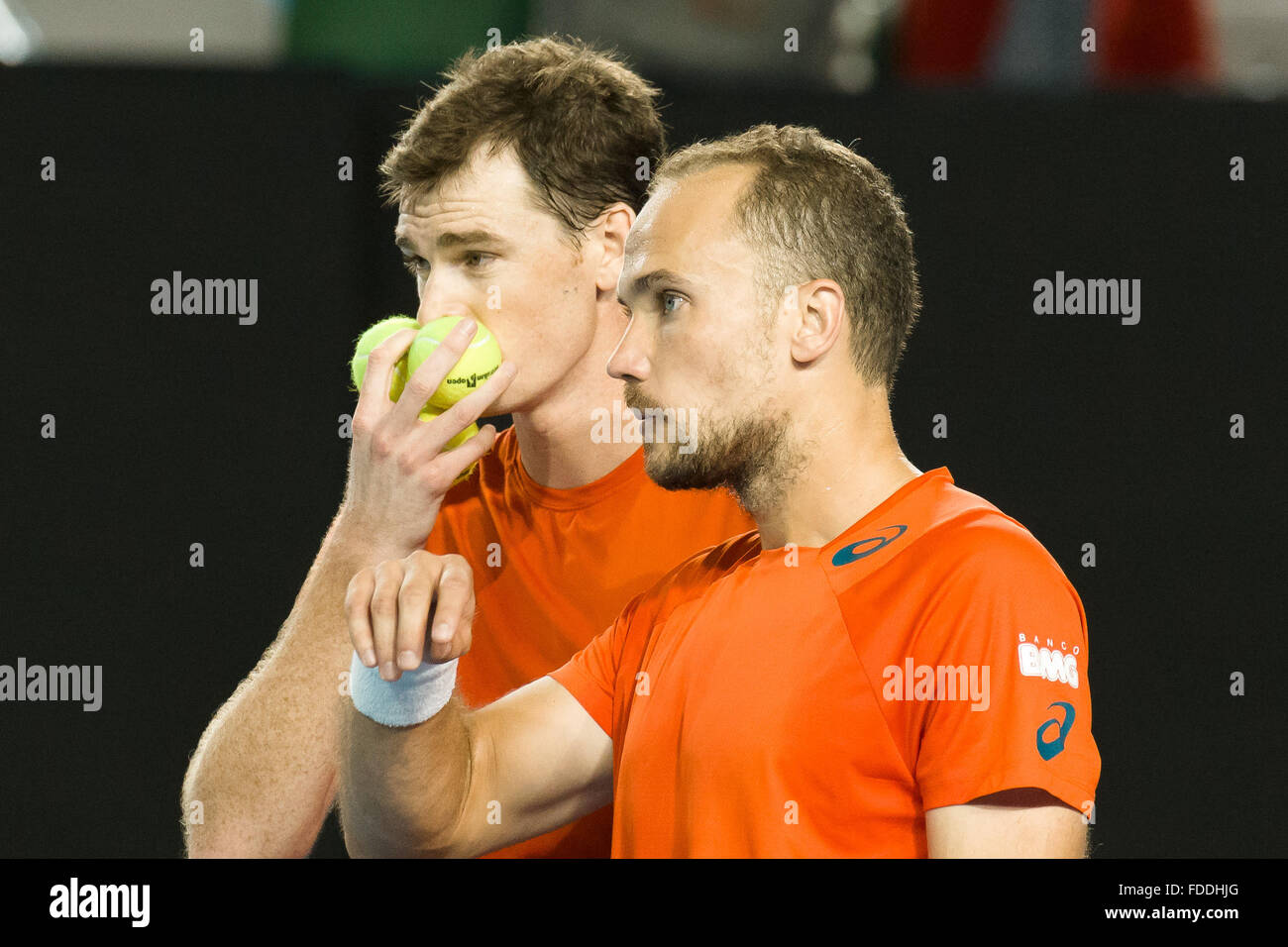 Melbourne, Australie. Jan 30, 2016. Jamie Murray du Royaume-Uni et Bruno Soares (Brésil) en action dans la finale du double contre Daniel Nestor de Radek Stepanek Canada et de la République tchèque au jour 13 de l'Australian Open 2016 Tournoi de tennis du Grand Chelem à Melbourne Park, Melbourne, Australie. Murray et Soares a gagné 26 64 75. Credit : Cal Sport Media/Alamy Live News Banque D'Images