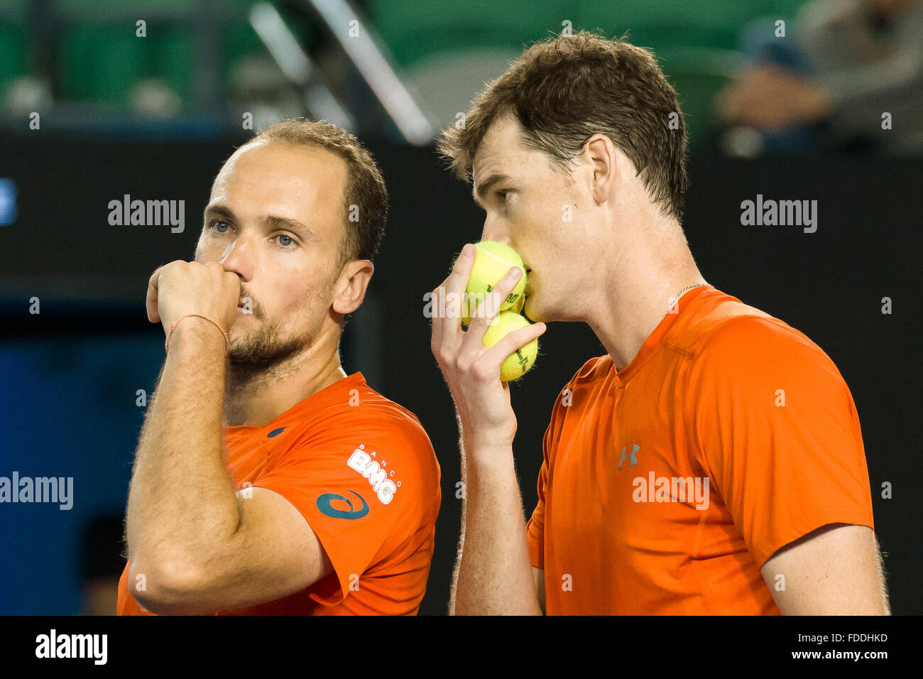 Melbourne, Australie. Jan 30, 2016. Jamie Murray du Royaume-Uni et Bruno Soares (Brésil) en action dans la finale du double contre Daniel Nestor de Radek Stepanek Canada et de la République tchèque au jour 13 de l'Australian Open 2016 Tournoi de tennis du Grand Chelem à Melbourne Park, Melbourne, Australie. Murray et Soares a gagné 26 64 75. Credit : Cal Sport Media/Alamy Live News Banque D'Images