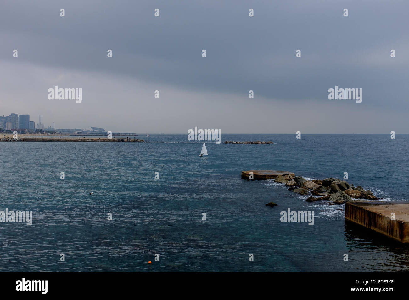 L'Europe, Espagne, Barcelone, plage, mer, paysage marin, Bateau Banque D'Images