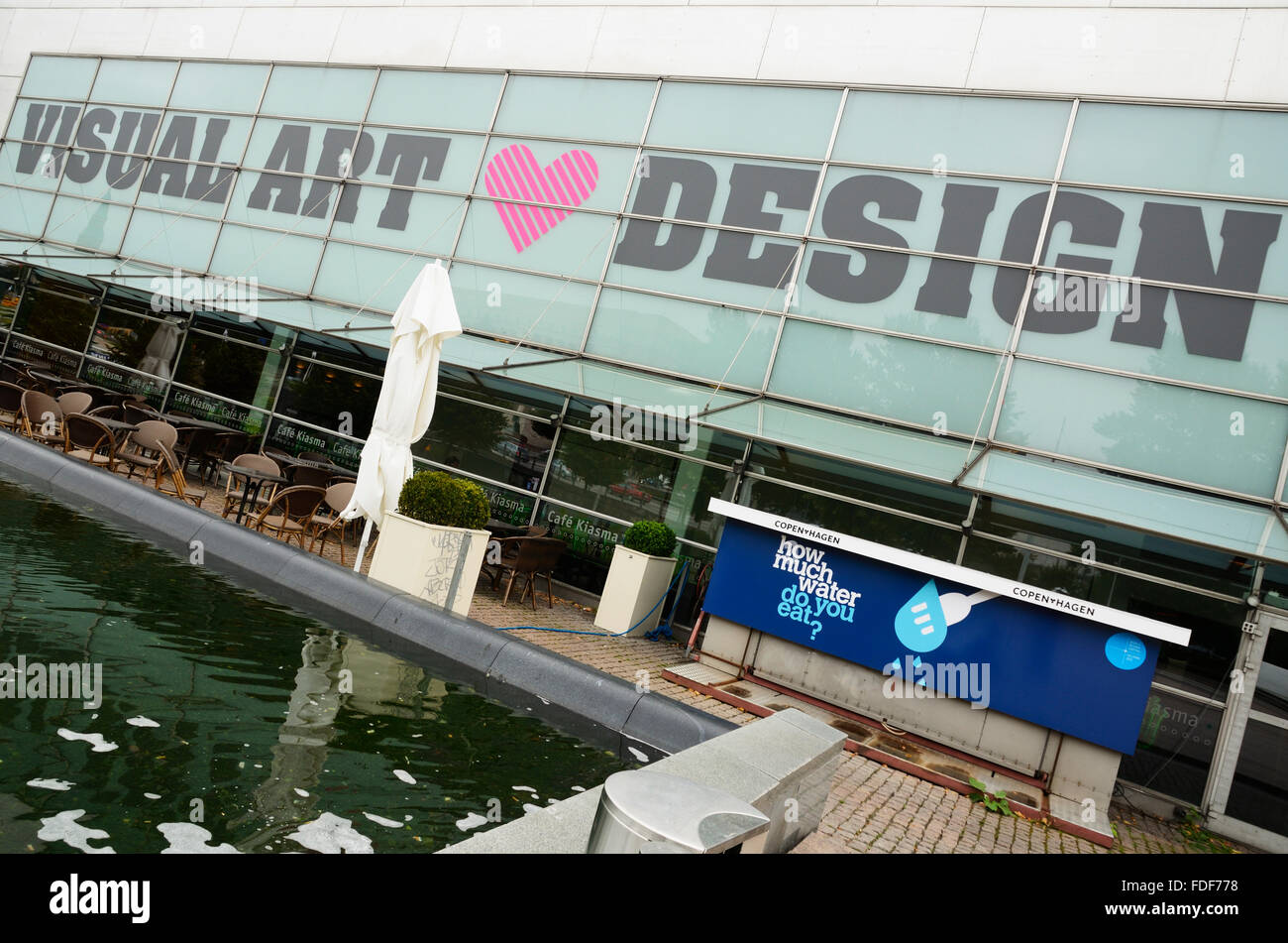 Détail. Le Kiasma est un musée d'art contemporain situé sur Mannerheimintie à Helsinki Banque D'Images