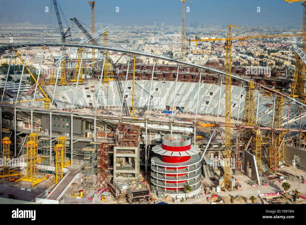 On construit des stades pour la Coupe du Monde de Football 2022, Doha, Qatar (Image prise Janvier 2016) Banque D'Images