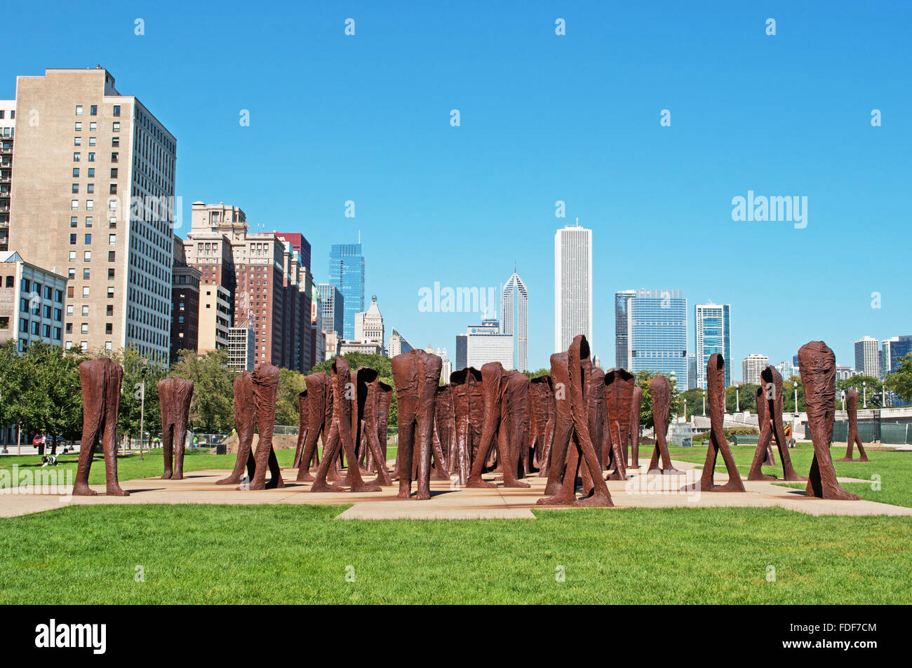 Chicago, Illinois, États-Unis d'Amérique : skyline et Agora sculptures de Magdalena Abakanowicz à Grant Park Banque D'Images