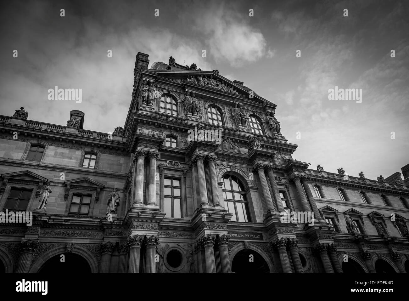 L'avant du musée du Louvre, Paris, France. Banque D'Images