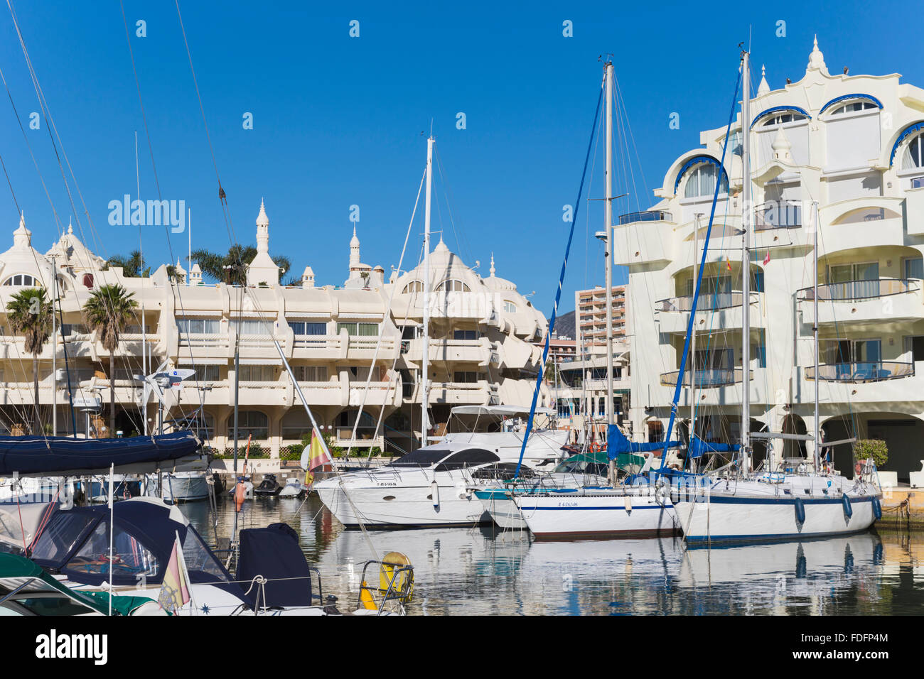 Benalmadena Costa, Costa del Sol, la province de Malaga, Andalousie, Espagne du sud. Puerto Deportivo. Port Sportif. Port de plaisance de Benalmadena. Banque D'Images