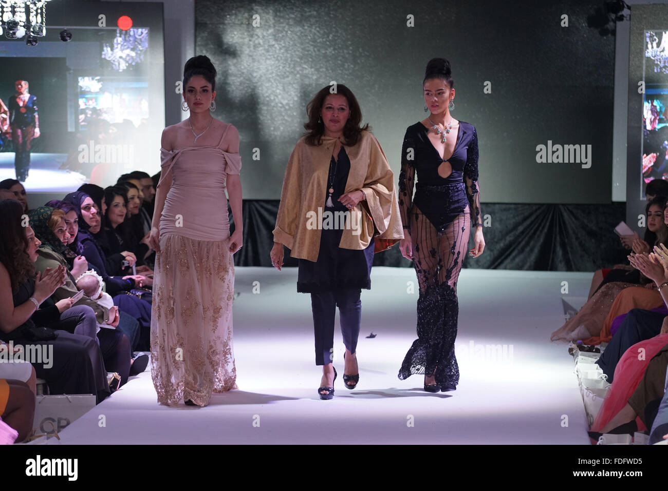 Londres, Royaume-Uni. 30 janvier, 2016. Ekta Designer Singh présente dernière collection à la Fashion Week de Londres à Dubaï # DFWL : Crédit Voir Li/Alamy Live News Banque D'Images