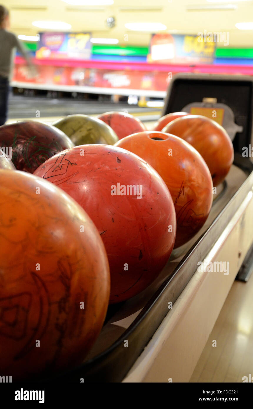 Boules de quilles au bal retour à un 10-pin bowling Banque D'Images