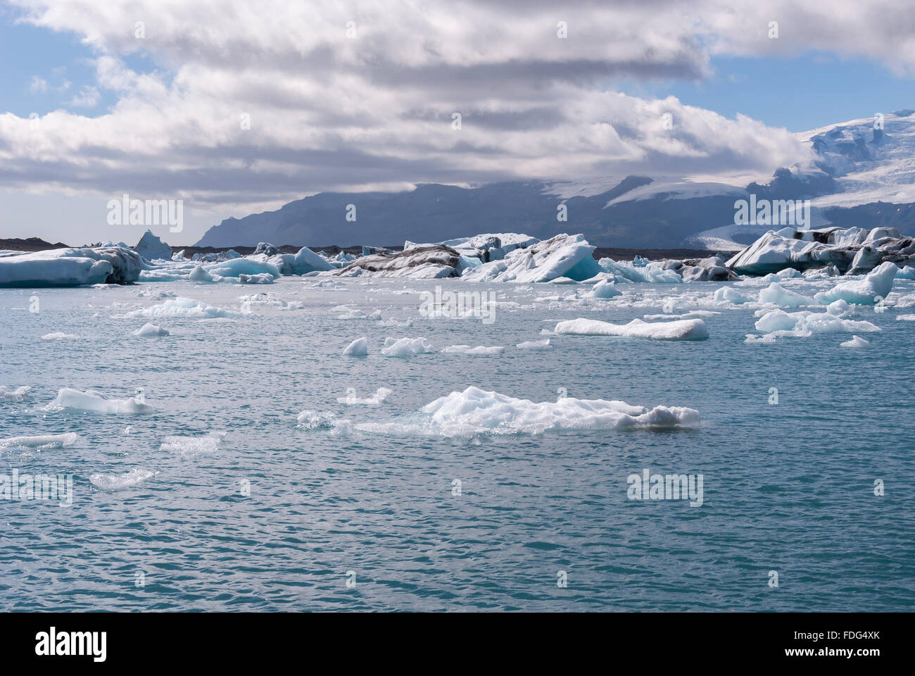 Icebergs et de la glace sur le lac jokulsarlon en Islande Banque D'Images