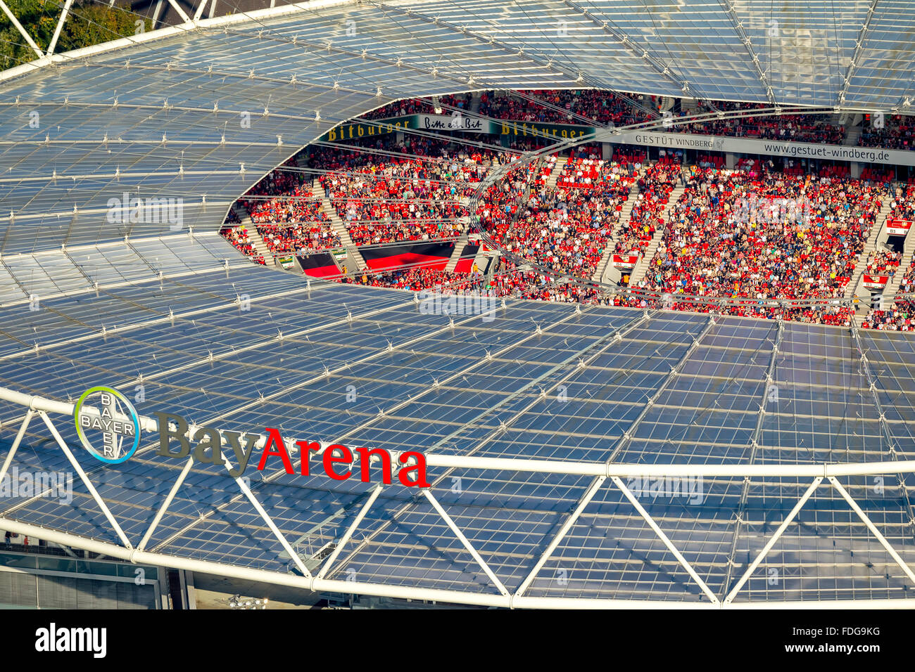 Vue aérienne, Bayer 04 Leverkusen, City, le stade du club de football Bayer 04 Leverkusen, regarder les tribunes moment Banque D'Images