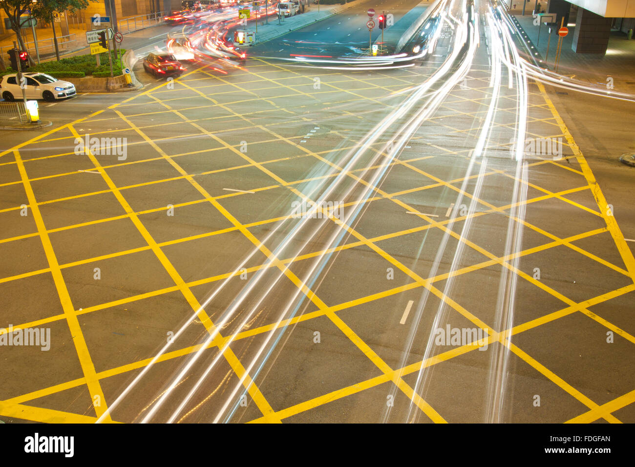 Trafic dans Hong Kong at night Banque D'Images