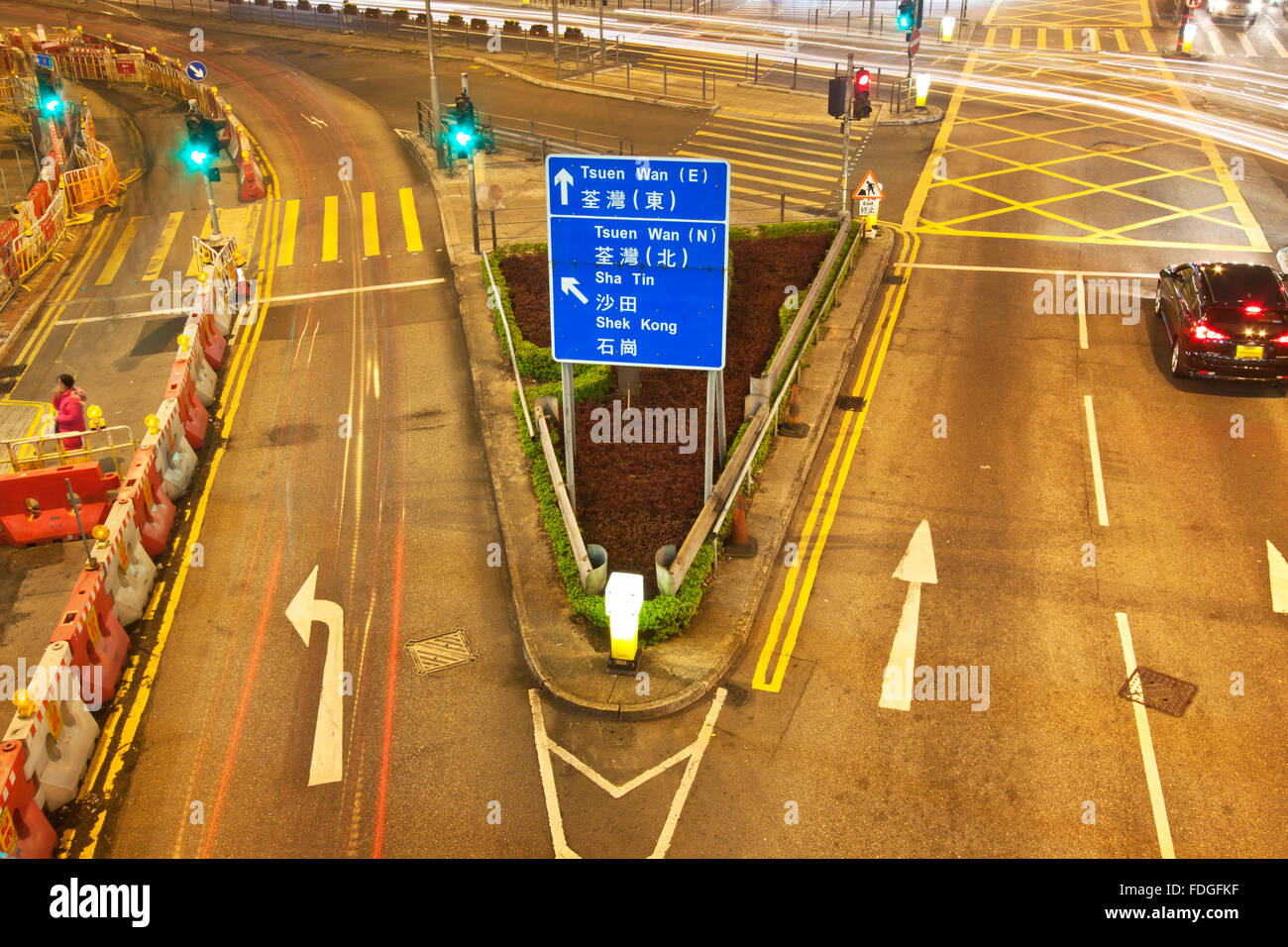 La circulation en ville moderne de nuit Banque D'Images