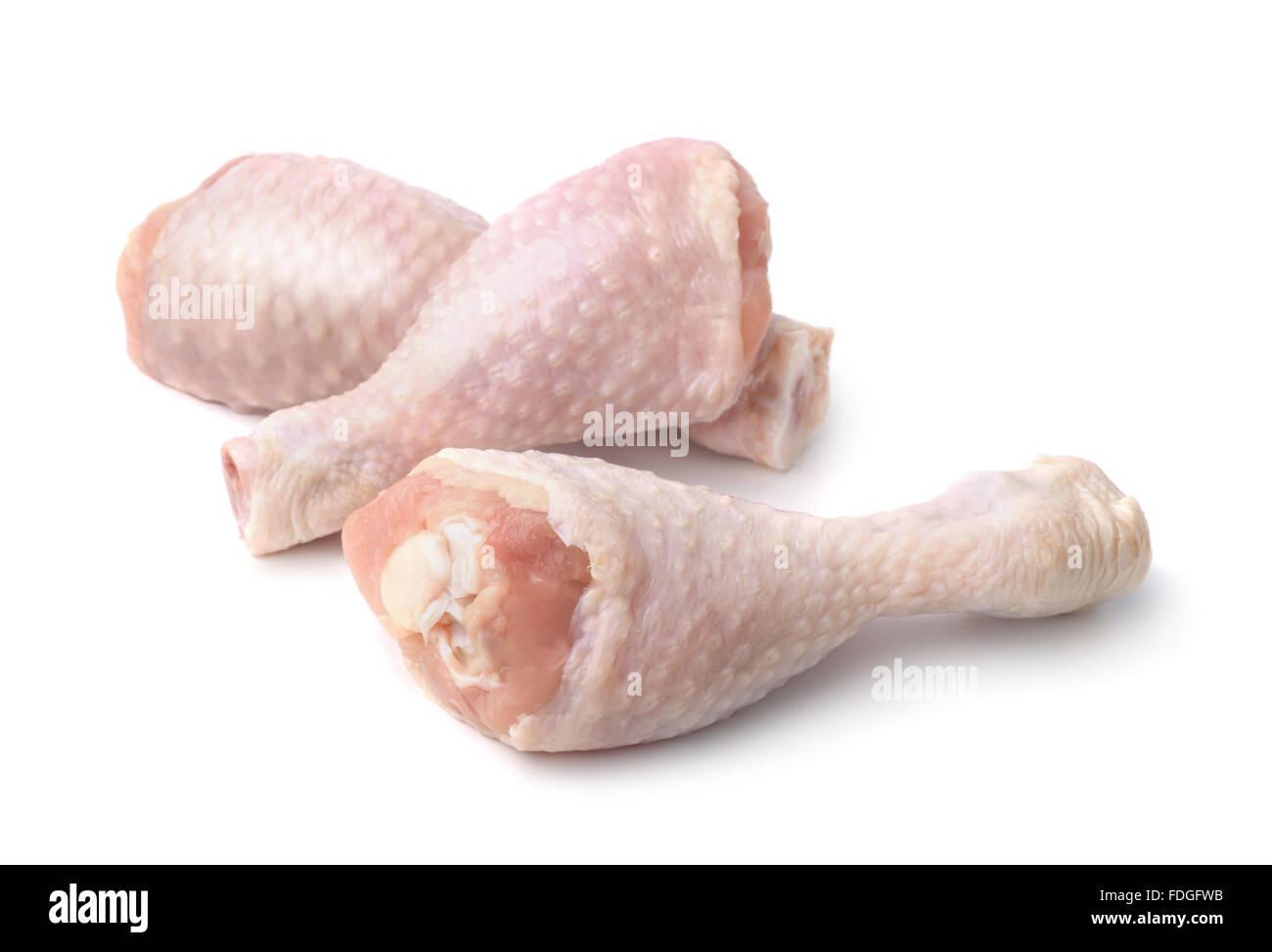 Pilons de poulet frais isolated on white Banque D'Images