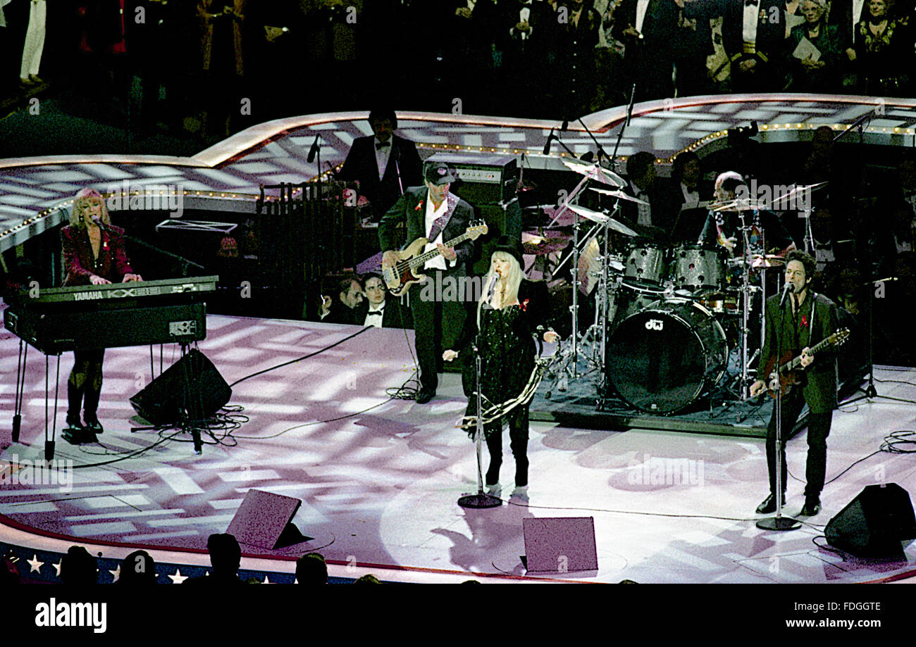 Landover, Maryland, USA, le 19 janvier 1993, Stevie Nicks et Fleetwood Mac effectuer au Président élu William Jefferson Clinton's Premier Gala. Credit : Mark Reinstein Banque D'Images