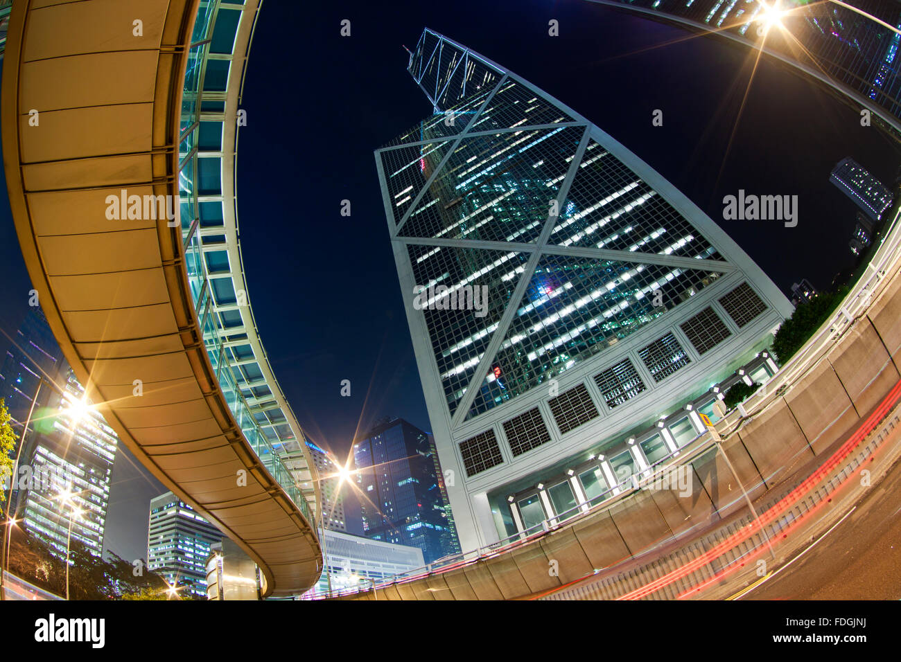 Le trafic important à Hong Kong at night Banque D'Images