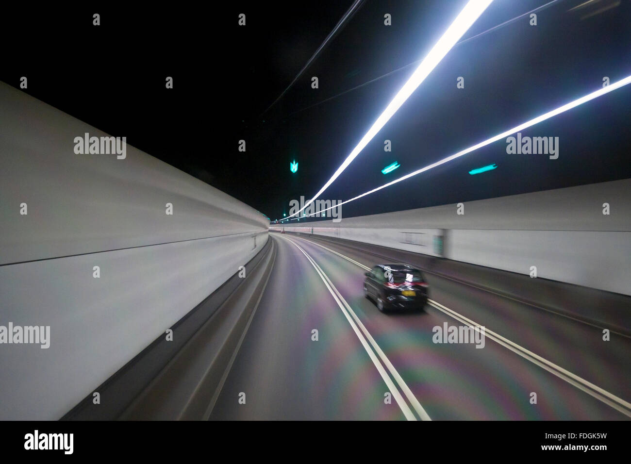 Tunnel et des voitures en mouvement à Hong Kong Banque D'Images