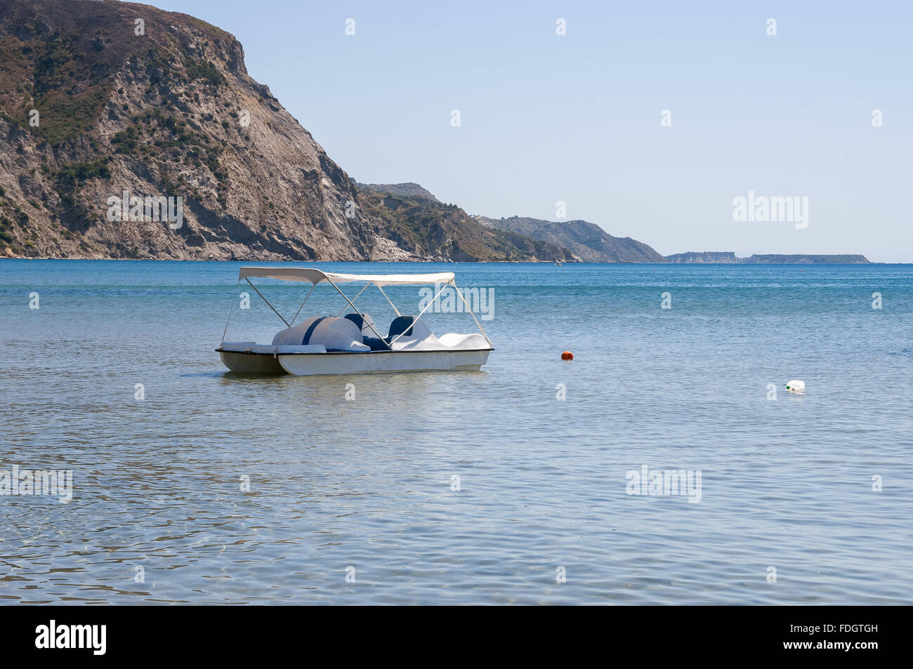 Pédalo à la plage de Kalamaki sur Zakynthos, Grèce Banque D'Images