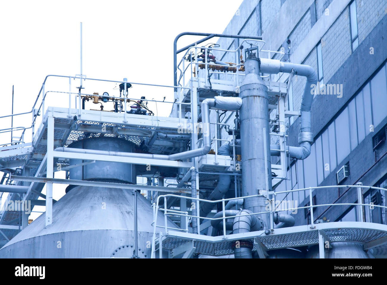 Les réservoirs de gaz dans une usine de traitement de gaz à Hong Kong Banque D'Images